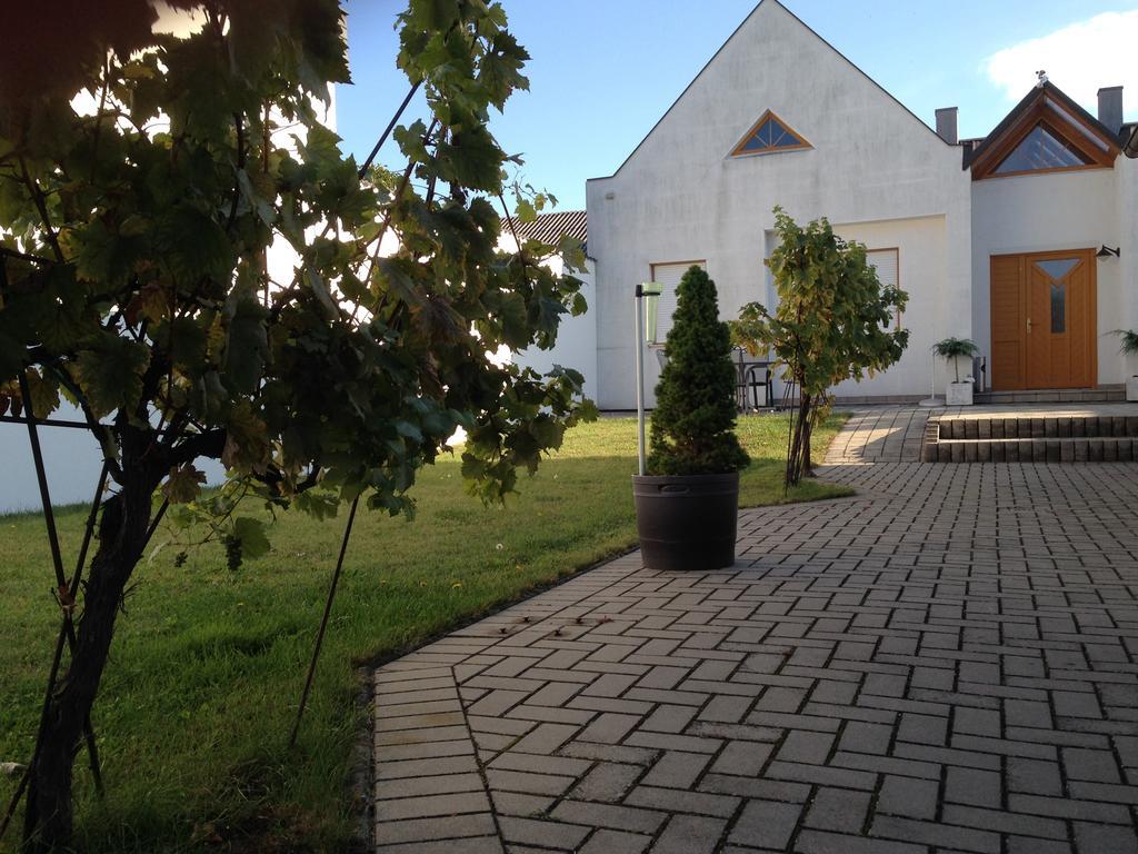 Winzerhof Klua Hoada Apartman Illmic Kültér fotó
